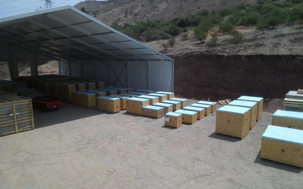 Logística Inversol warehouse with project cargo packed in wooden crates, stored in order under roof